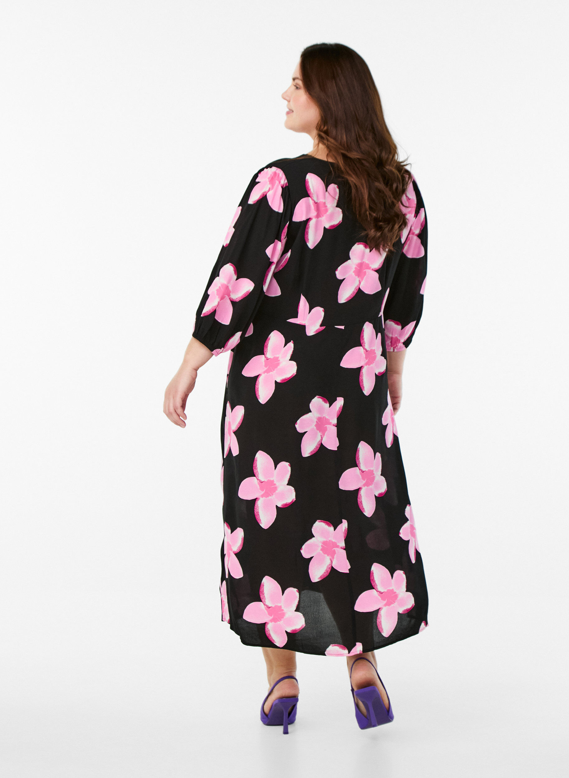 Zizzifashion Midi dress with floral print and 3/4 sleeves, Black, Model image number 2