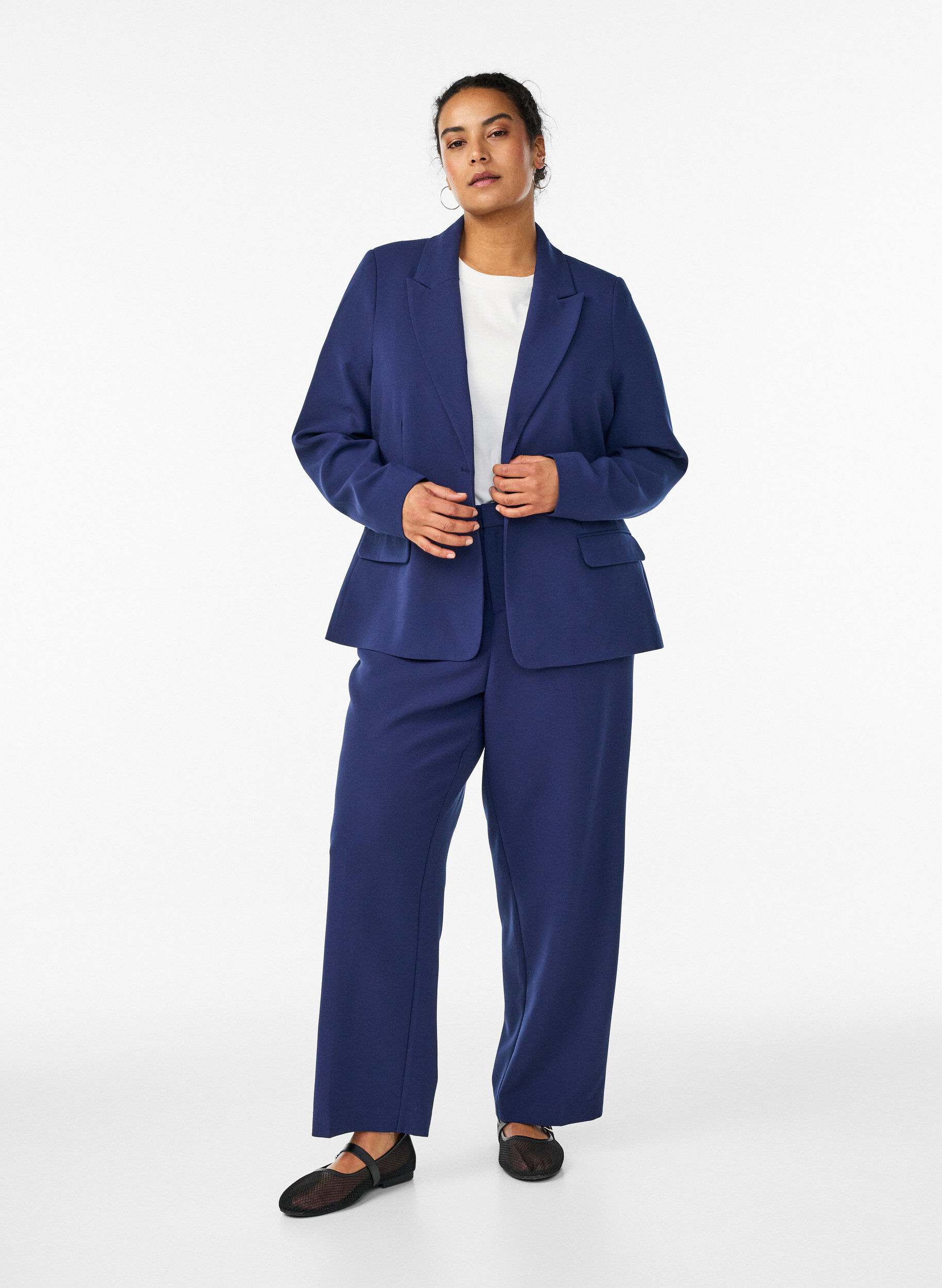 Tailored trousers with a high waist and straight fit, Blue, Model