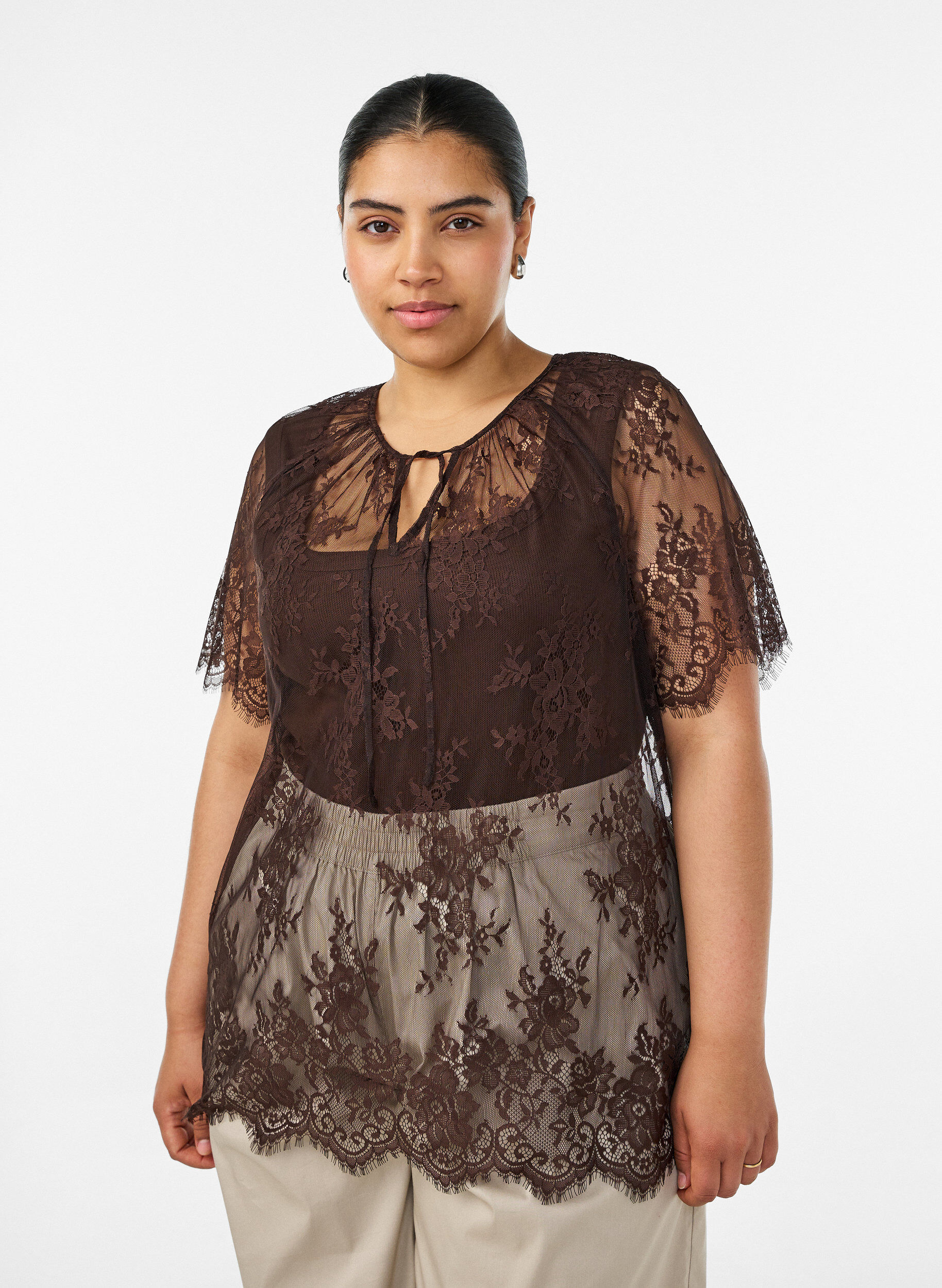 Short-sleeved lace blouse with tie-fastening, Brown, Model