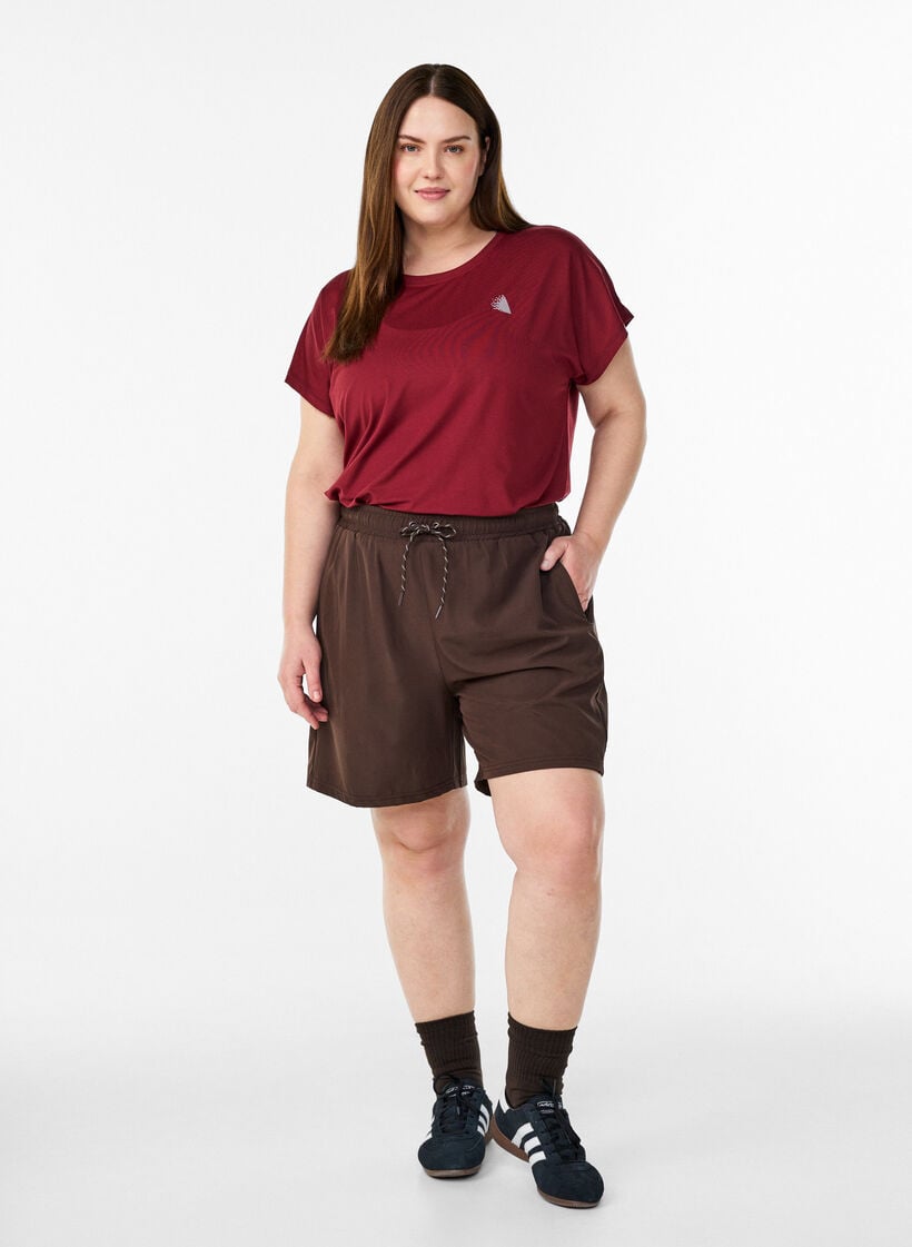 Solid-coloured training T-shirt, Red, Model image number 1