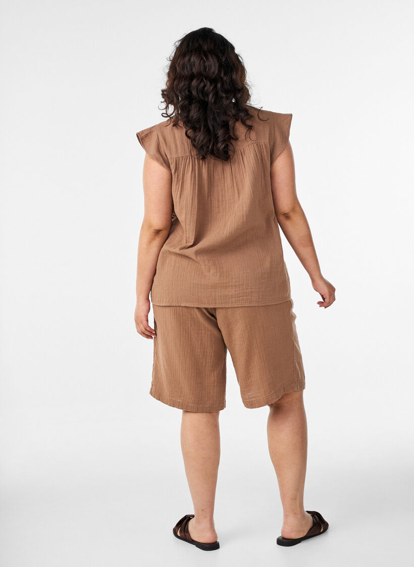 Loose cotton muslin shorts with a high waist, Brown, Model image number 2