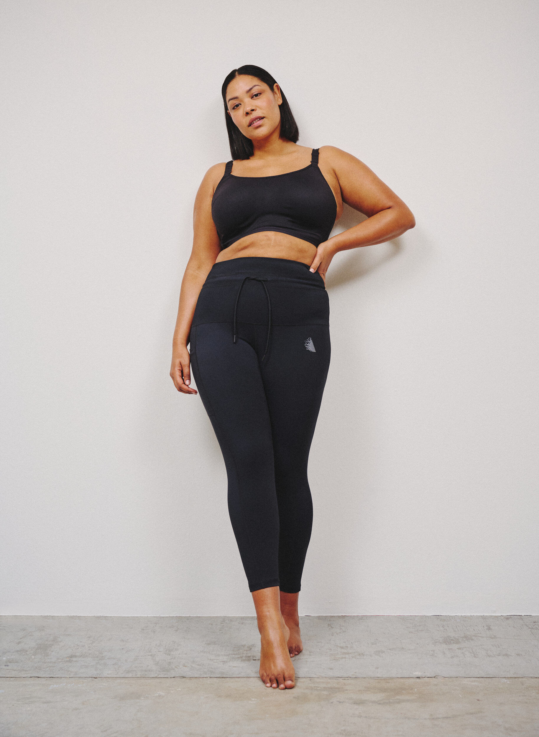 ZizzifashionHigh-waisted 7/8 training tights with a pocket., Black, Image image number 0