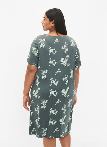 Short-sleeved viscose nightgown with print, Balsam Green AOP, Model image number 1