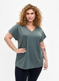 Loose training t-shirt with v-neck, Balsam Green, Model