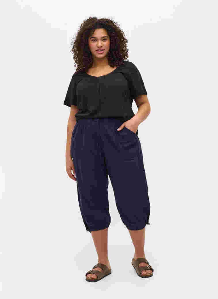Loose cropped trousers in cotton, Night Sky, Model