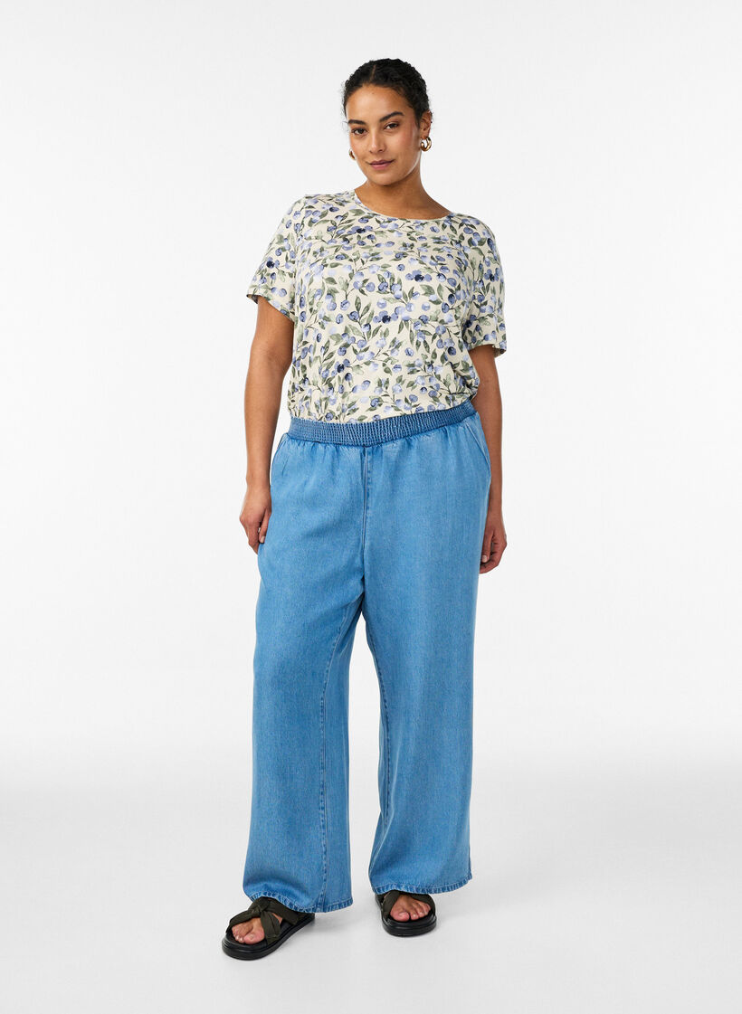 T-shirt with floral print, Vanilla, Model image number 1