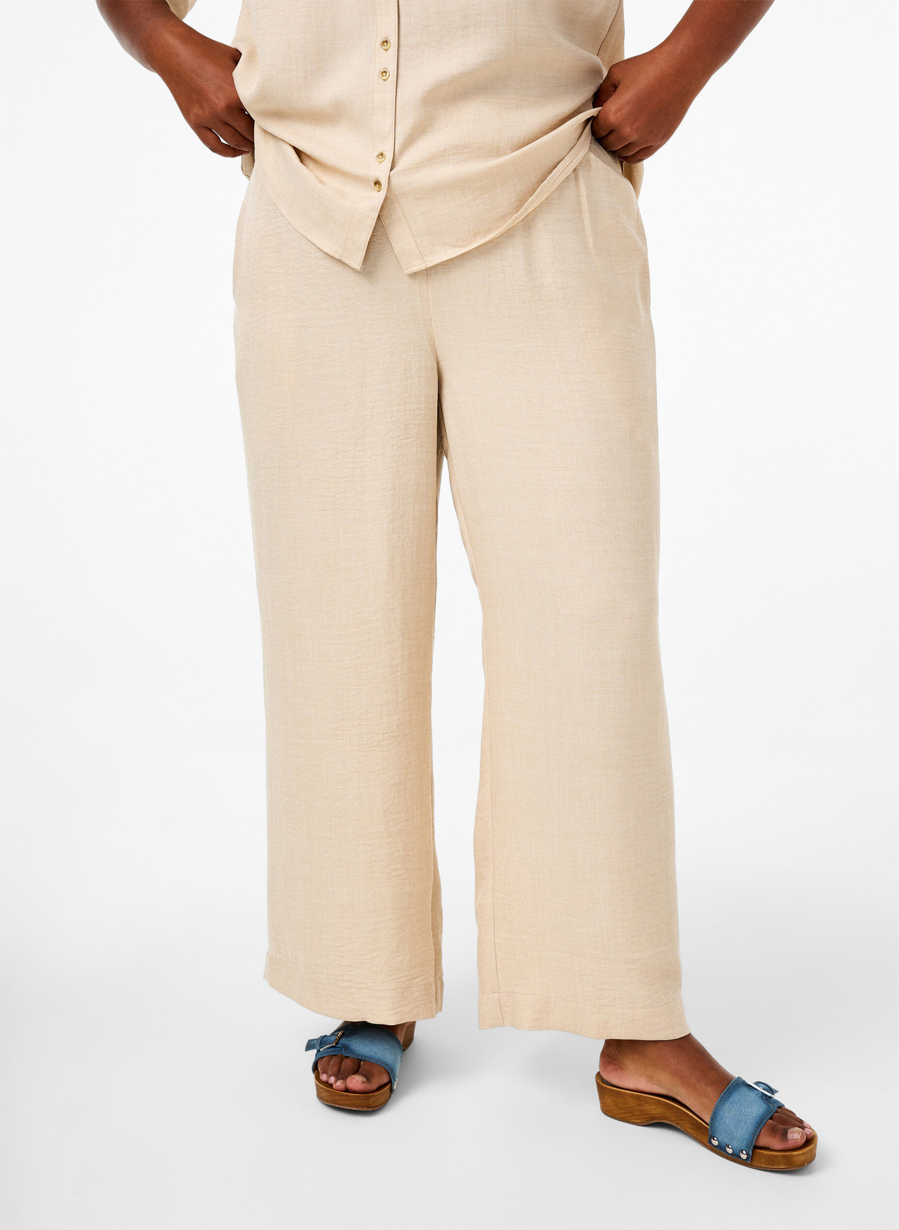 Zizzifashion Loose trousers with elasticated waistband and pockets, Beige, Model image number 2