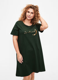 Short-sleeved nightgown in organic cotton, Scarab Enthusiast, Model