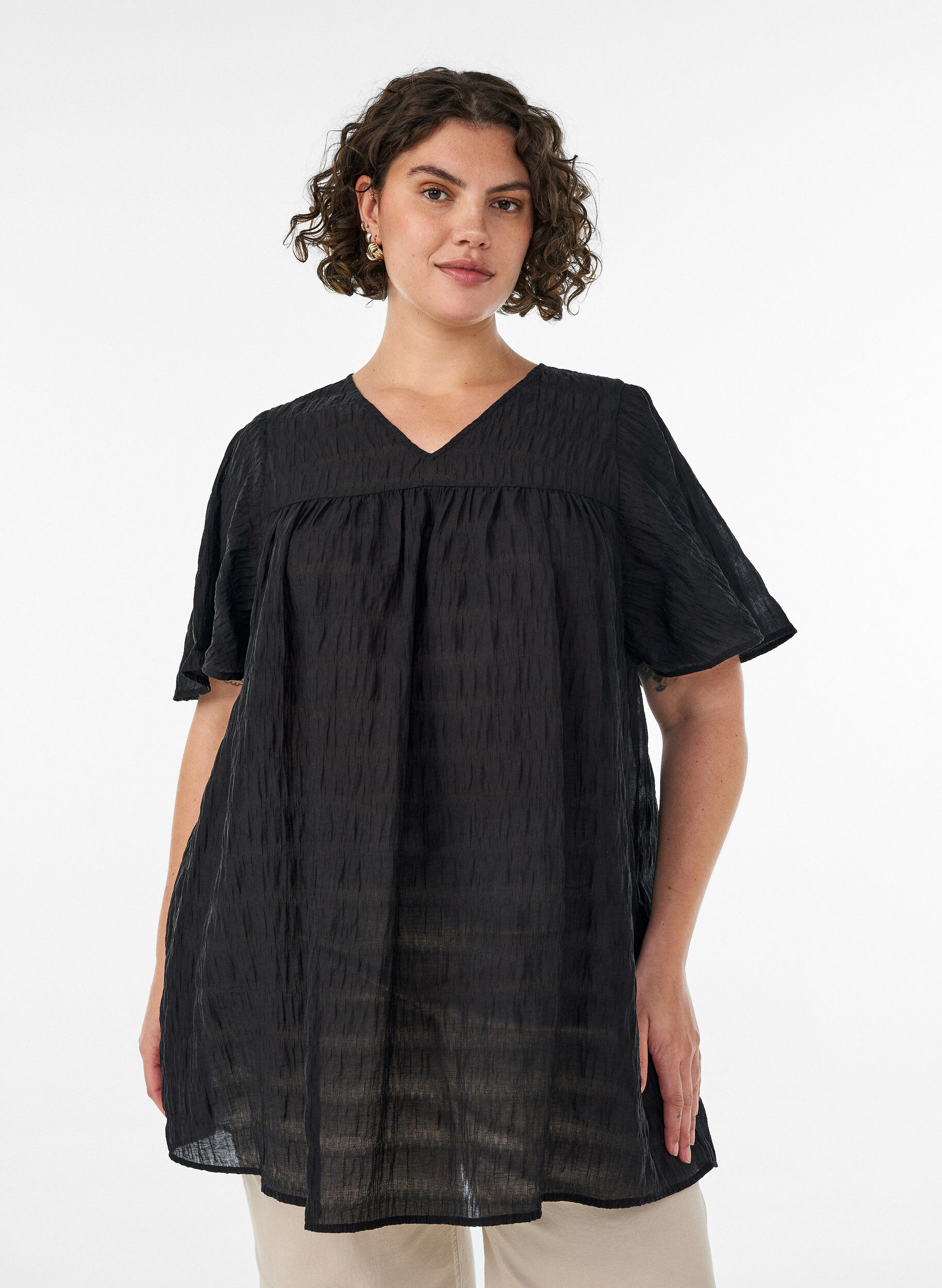 Tunic in lyocell with flutter sleeves, Black, Model