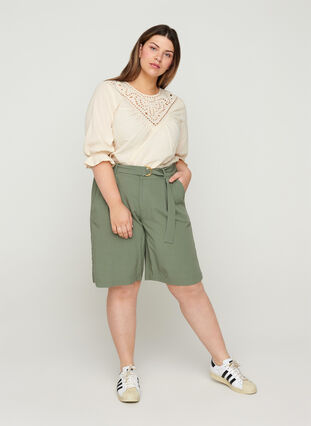 Long shorts in viscose, Agave Green, Model image number 2
