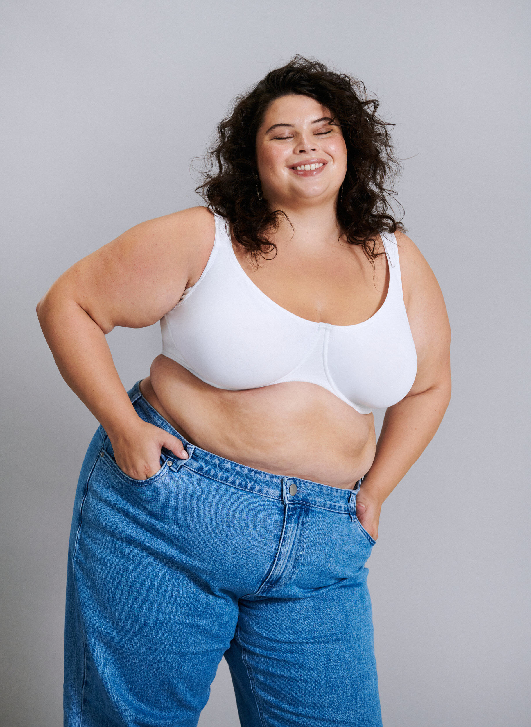 Comfort bra with underwire and moulded cups