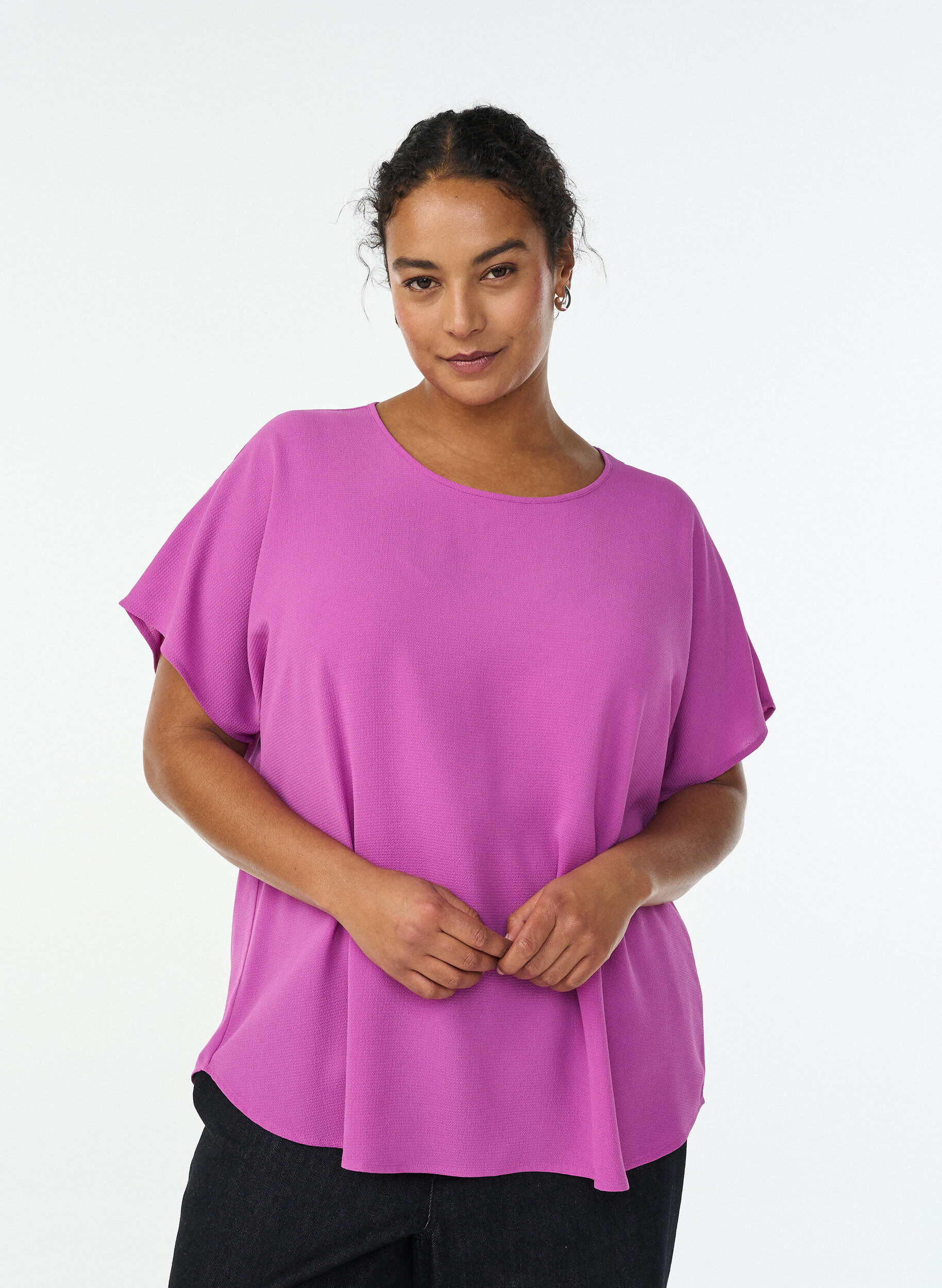 Blouse with short sleeves and a round neckline, Purple, Model