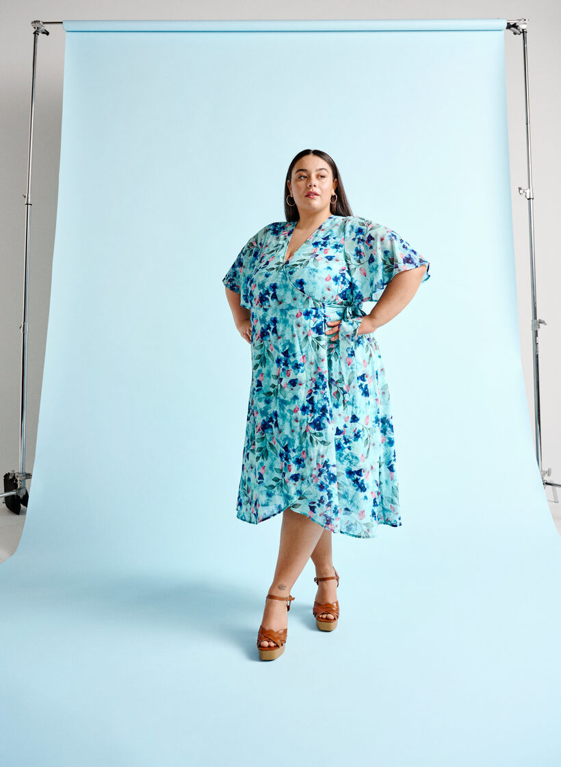 Short-sleeved wrap dress with floral print, Trellis AOP, Image image number 0