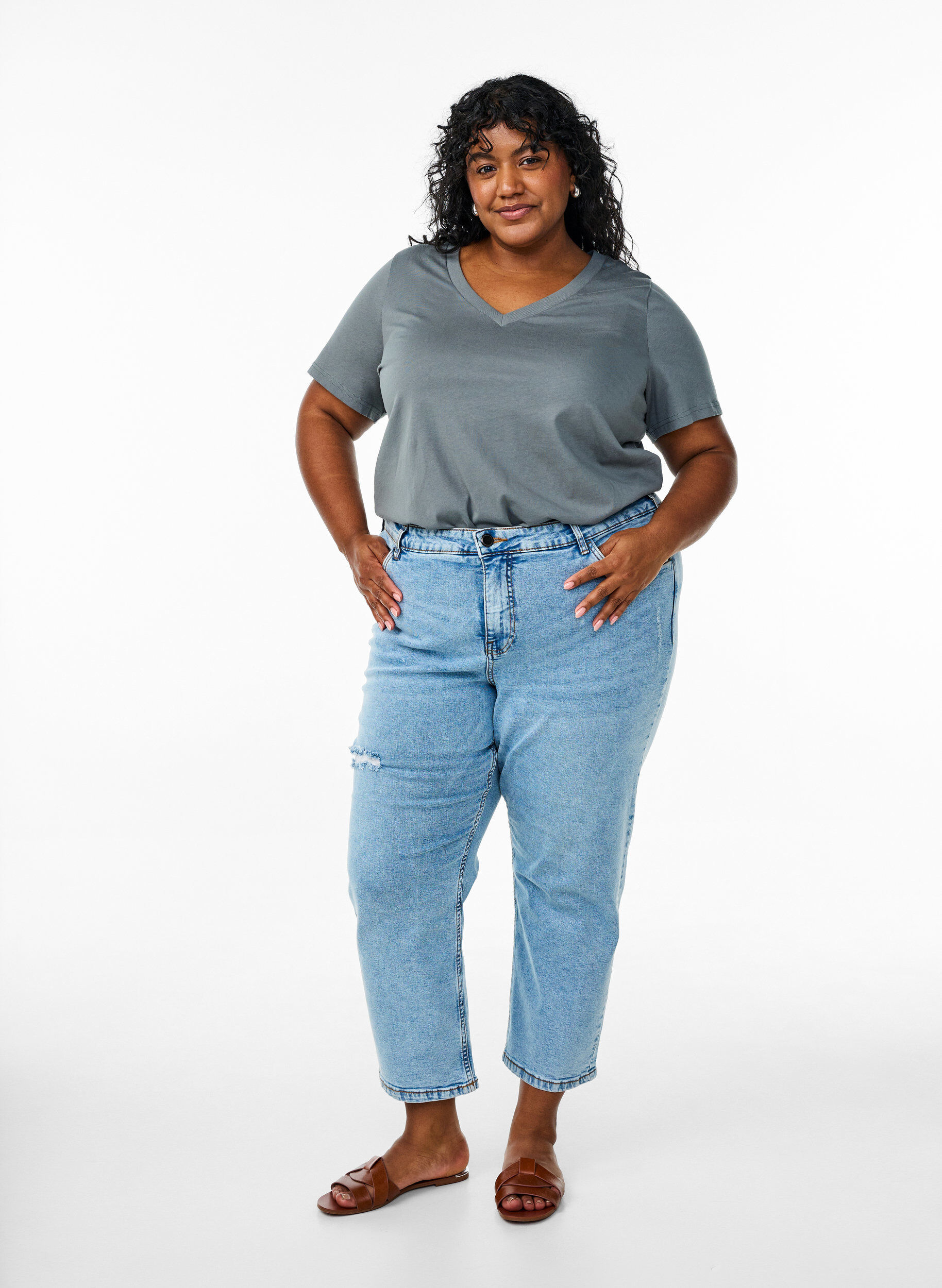 Zizzifashion Basic cotton T-shirt with a V-neck, Green, Model image number 1