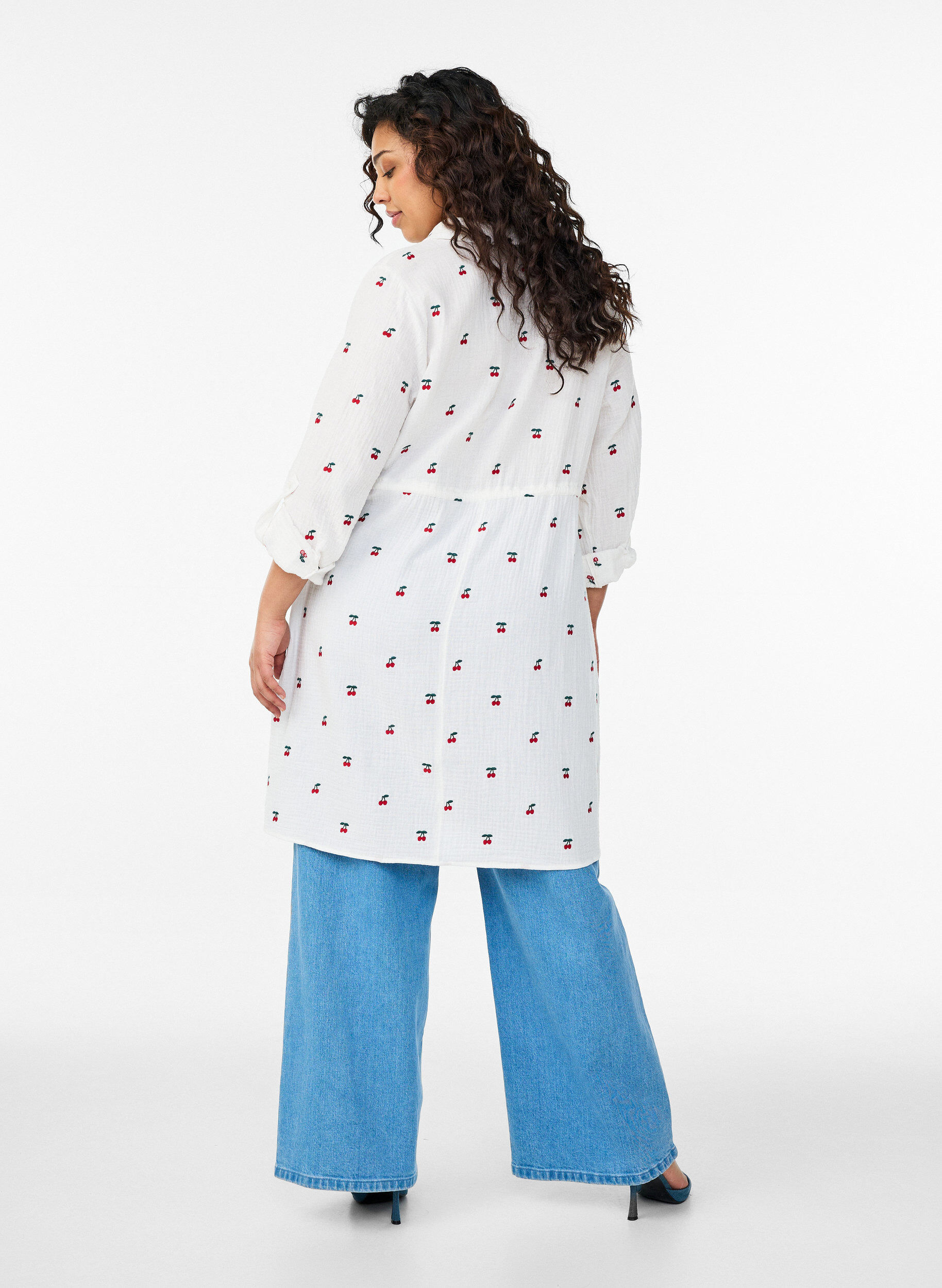 Zizzifashion Shirt dress in cotton muslin with embroidered motifs, Vanilla, Model image number 2