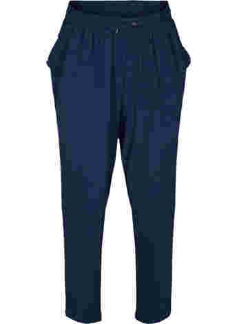 Trousers with pockets and elasticated waist