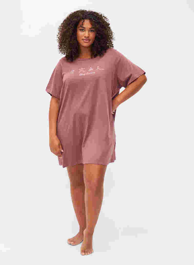 Oversized night t-shirt in organic cotton, Rose Brown W. Relax , Model image number 2