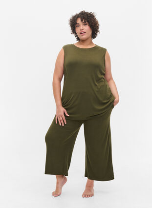 Sleeveless pyjama top in viscose, Ivy Green, Model image number 2