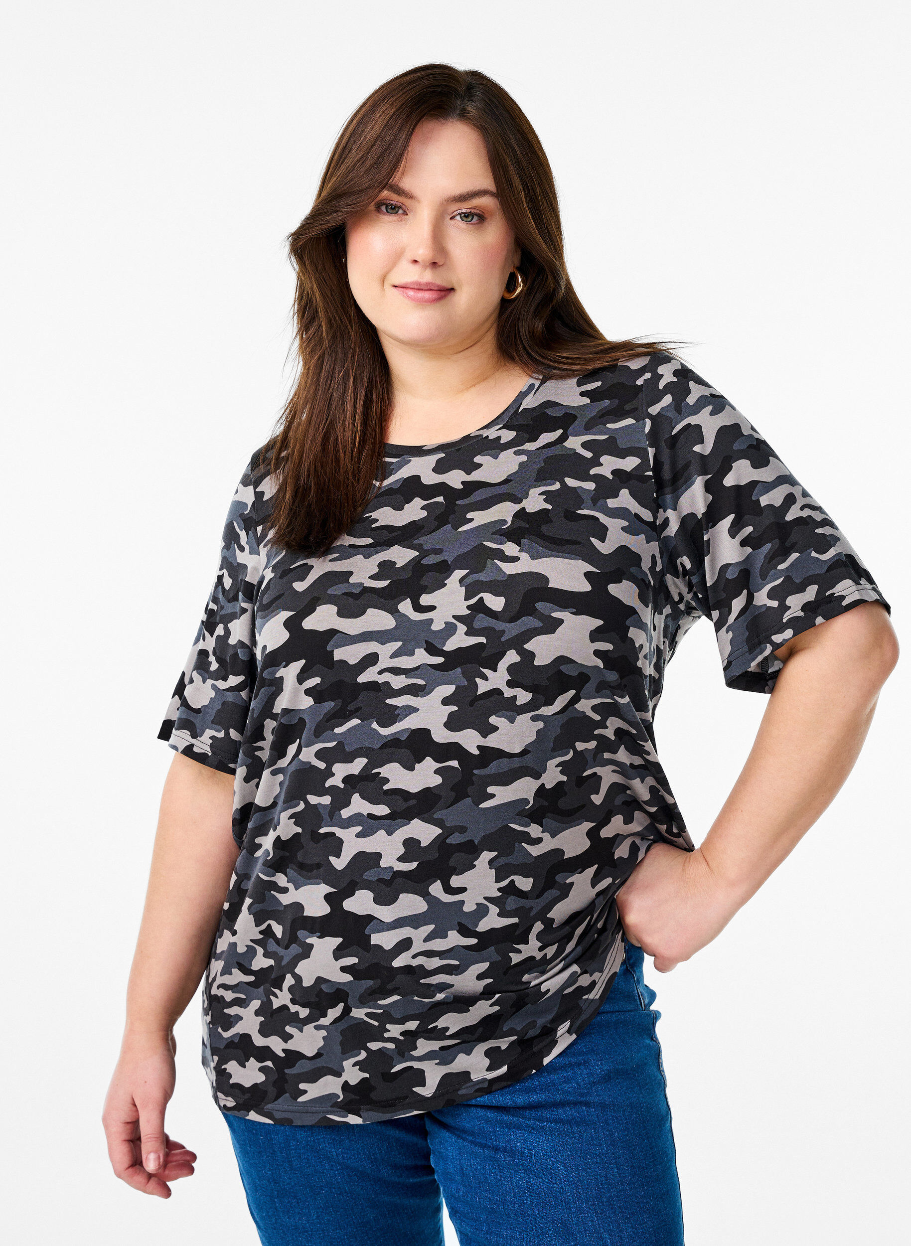 T-shirt with TENCEL&trade; Lyocell and camouflage print, Grey, Model