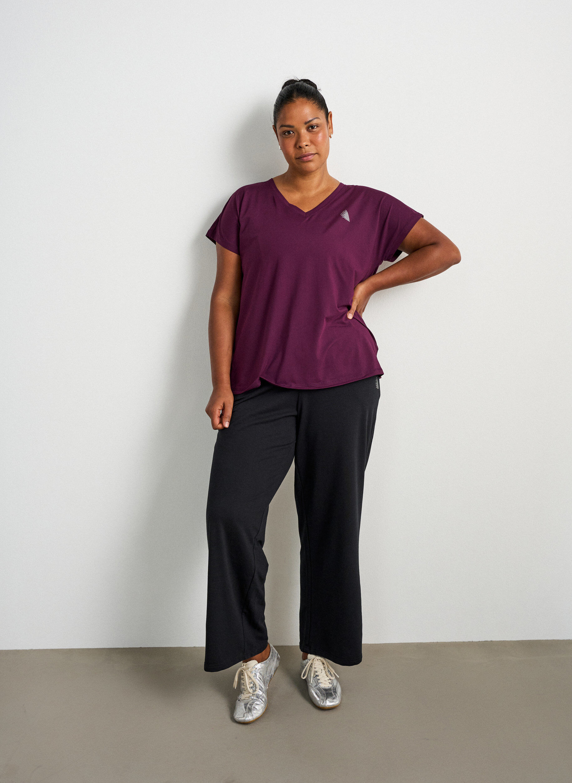 ZizzifashionLoose training t-shirt with V-neck, Purple, Model image number 1