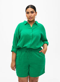 Cotton muslin shorts with pockets, Jolly Green, Model