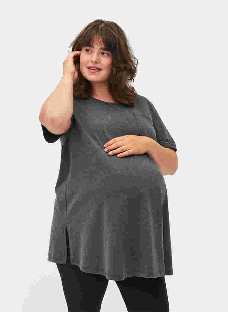 Short-sleeved cotton maternity T-shirt, Dark Grey Melange, Model