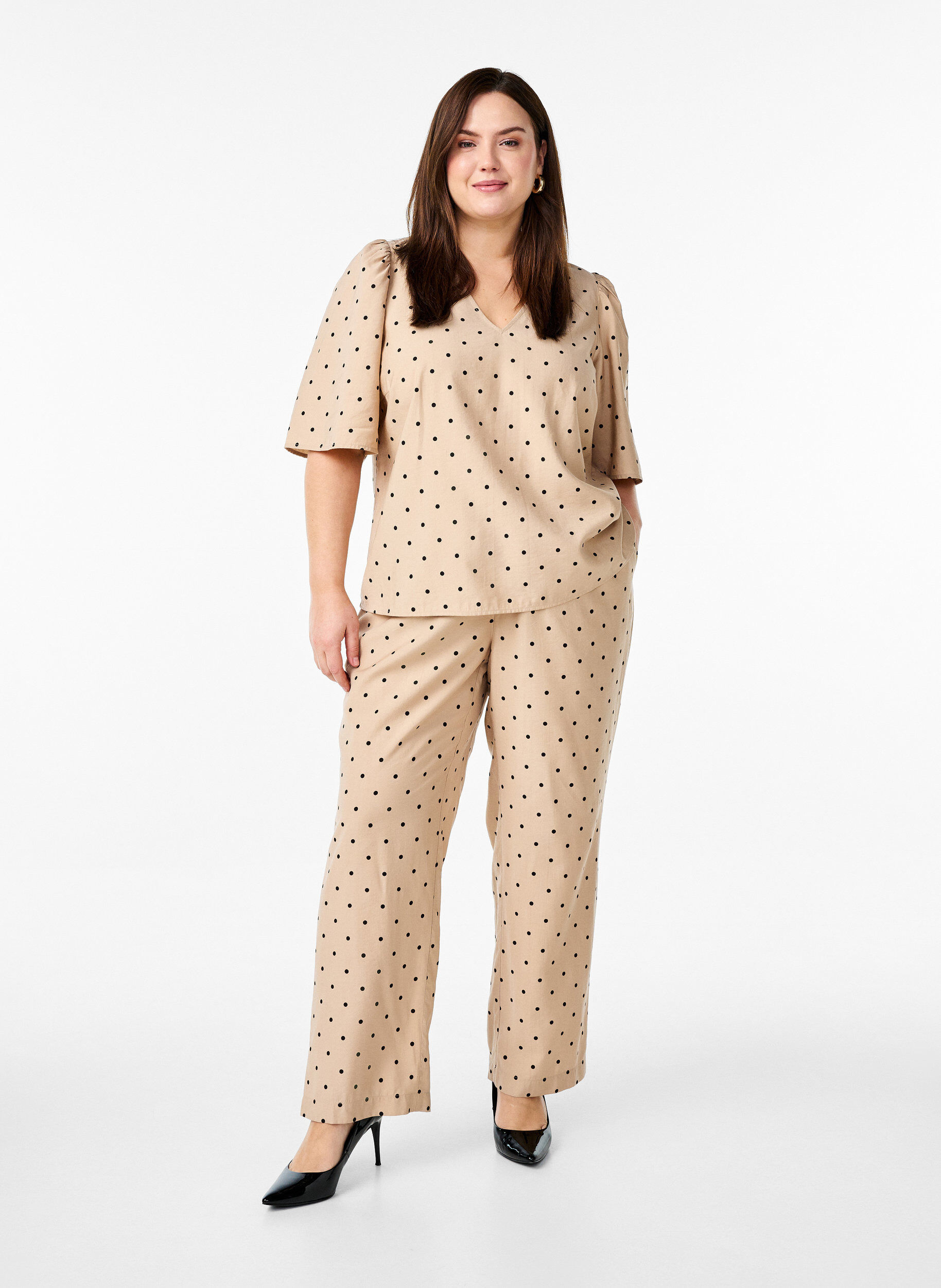 Zizzifashion Blouse with loose sleeves and a v-neck, Beige, Model image number 1