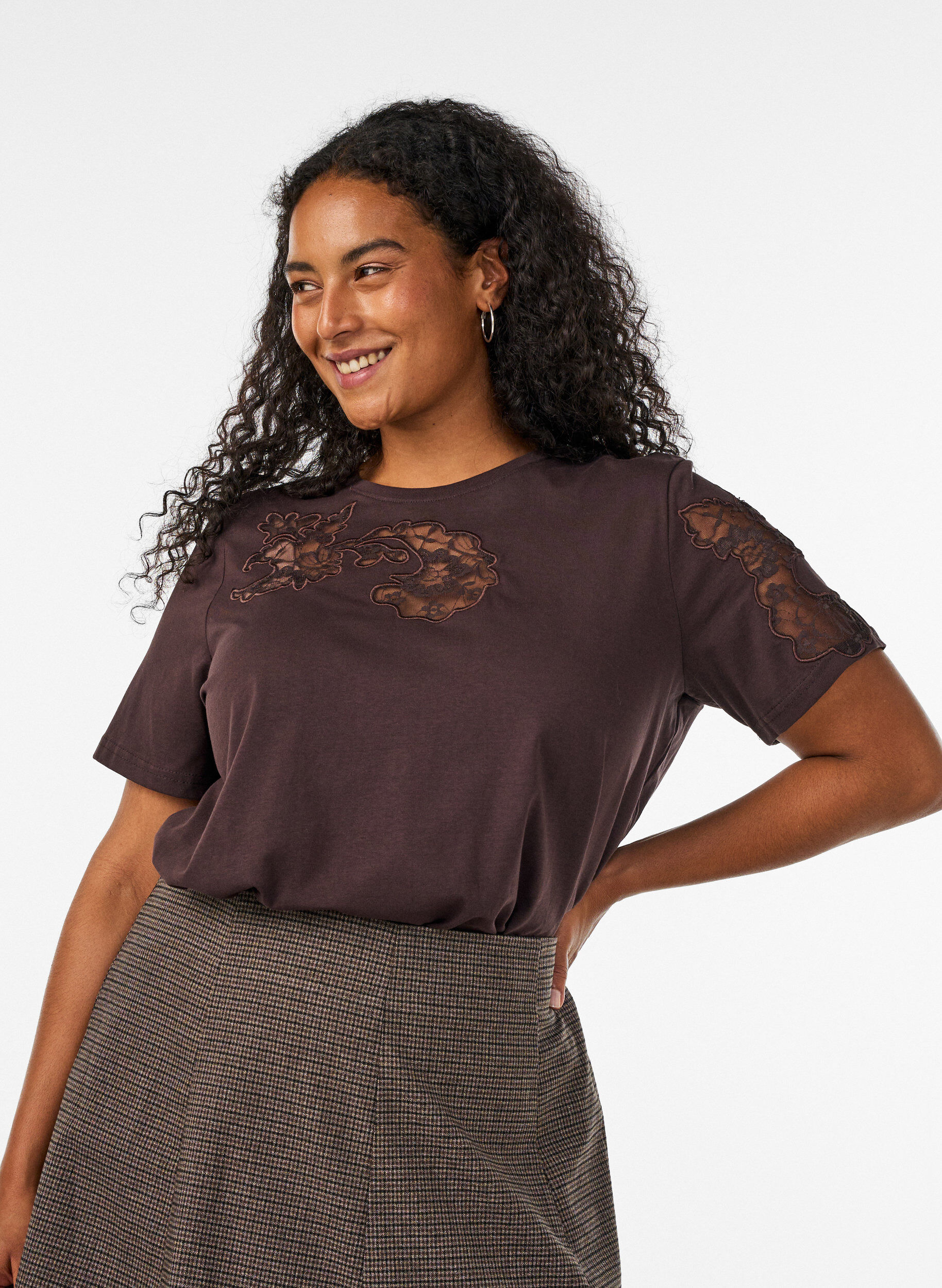 Cotton T-shirt with lace appliqu&eacute;s, Brown, Model