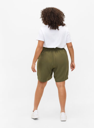 Loose viscose shorts, Ivy Green, Model image number 0