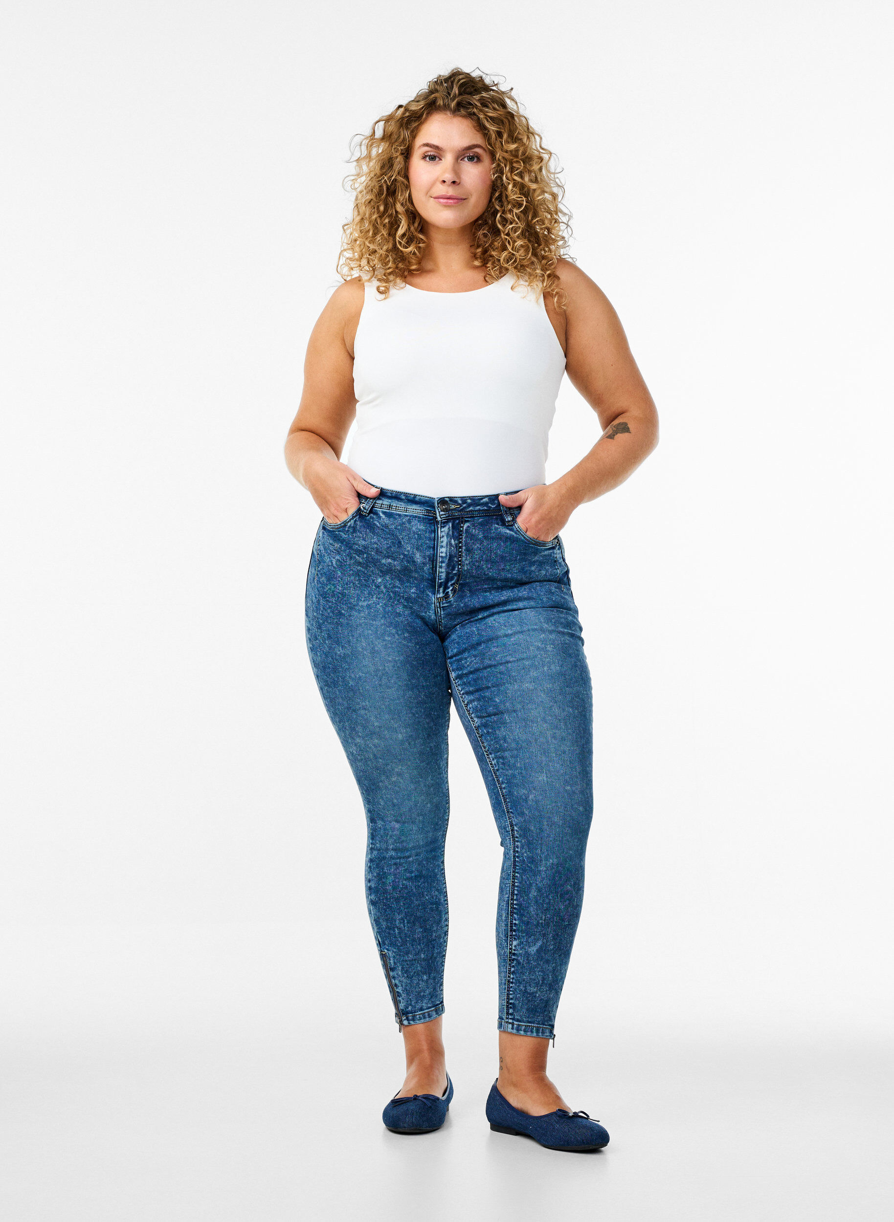 ZizzifashionCropped Amy jeans with a zip, Blue, Model image number 0