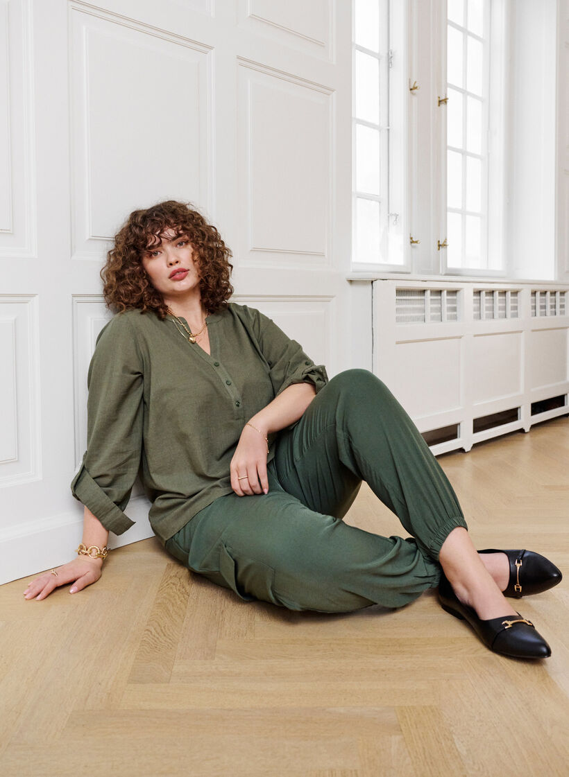 Shirt blouse in cotton with a v-neck, Thyme, Image image number 0