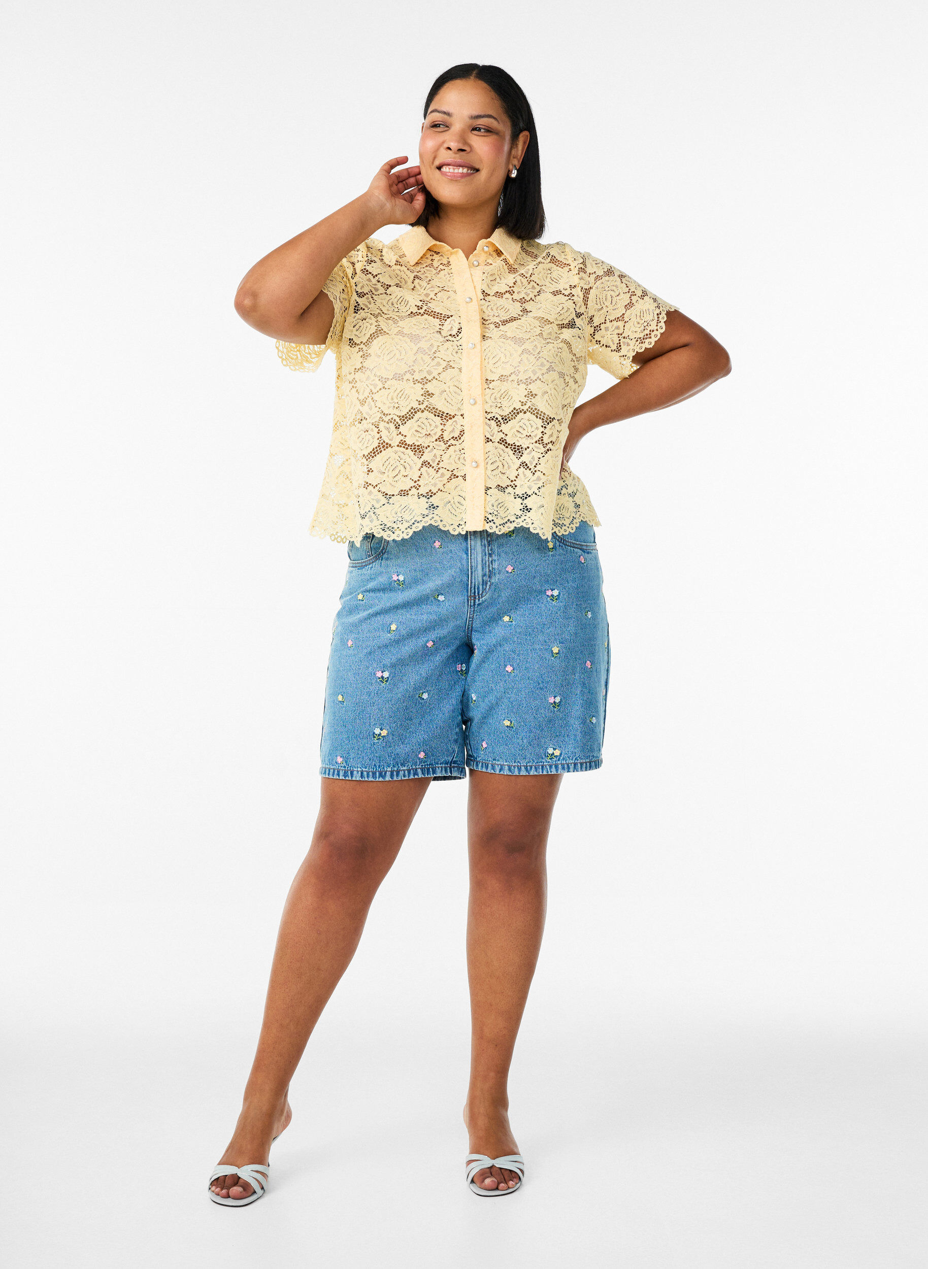 ZizzifashionDenim shorts with embroidered flowers, Light Blue, Model image number 1