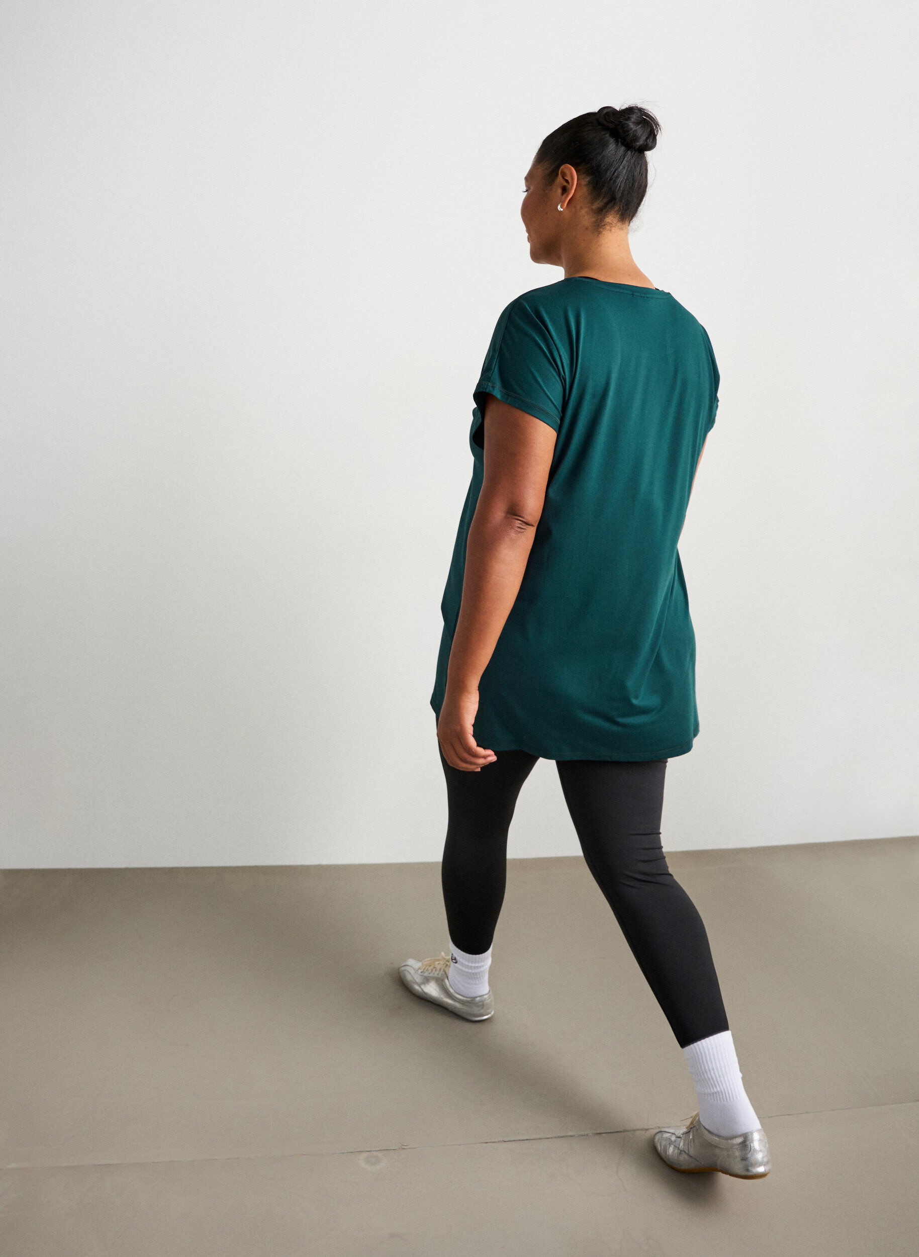 ZizzifashionLong training t-shirt, Green, Model image number 2