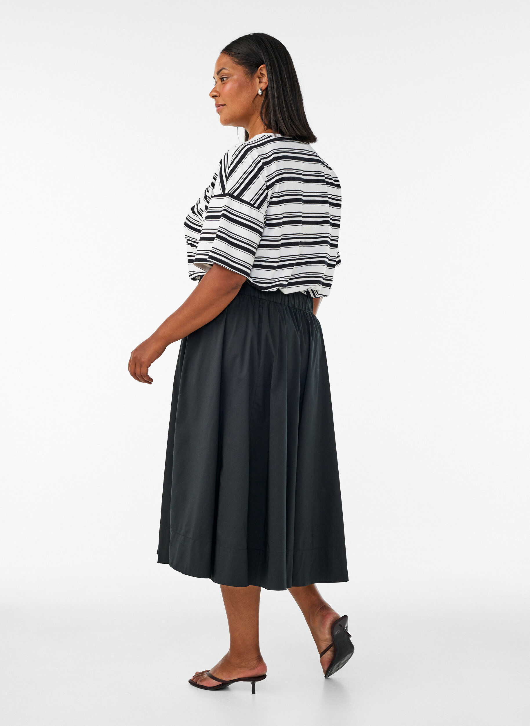8YARDS Lounge Skirt Sサイズ（カラー：OFF BLACK） Wide A-line midi skirt - Black - Sz. XXL - Zizzifashion