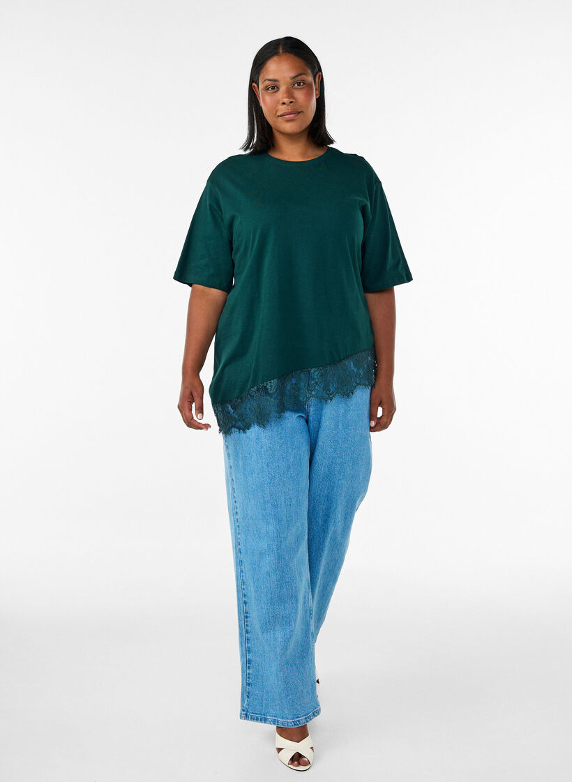 T-shirt with asymmetric lace hem, Green, Model image number 1
