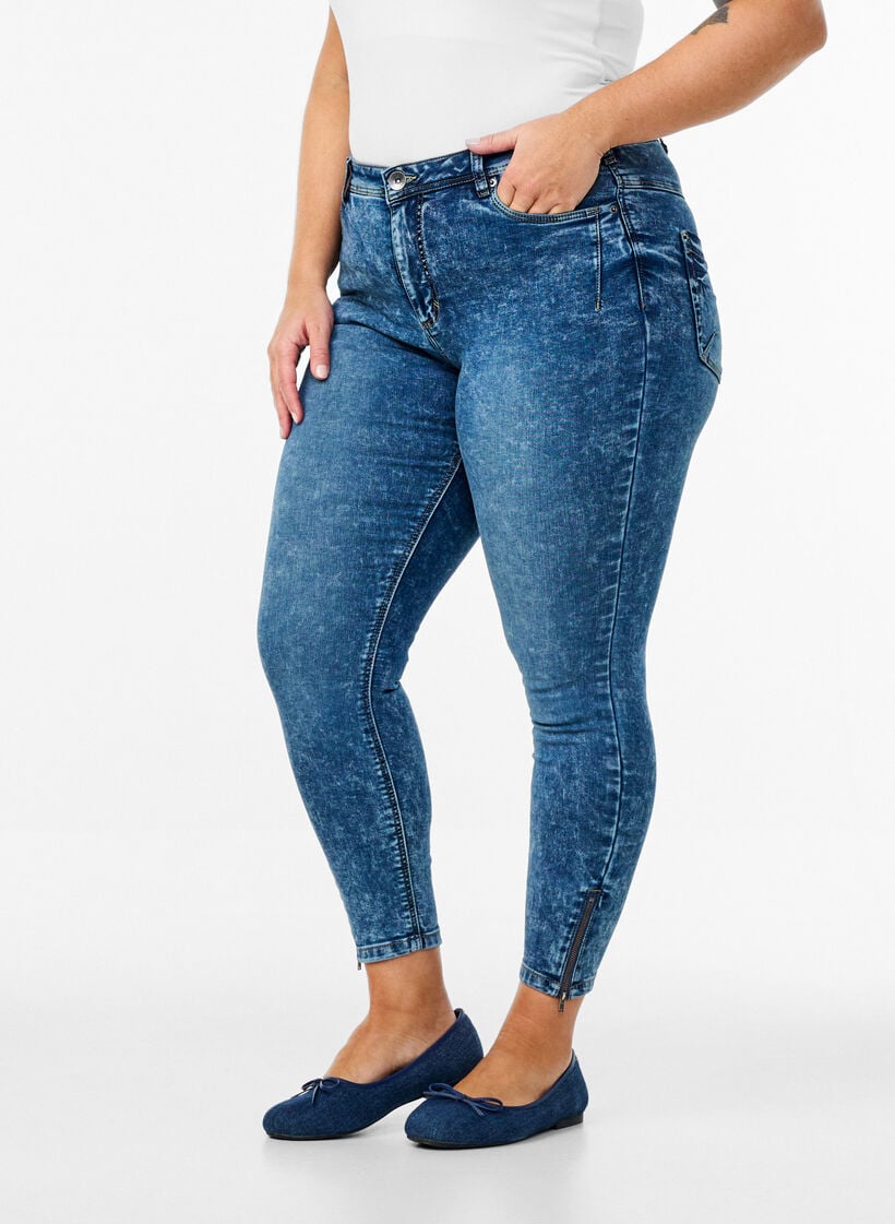 Cropped Amy jeans with zipper detail, Blue, Model image number 3