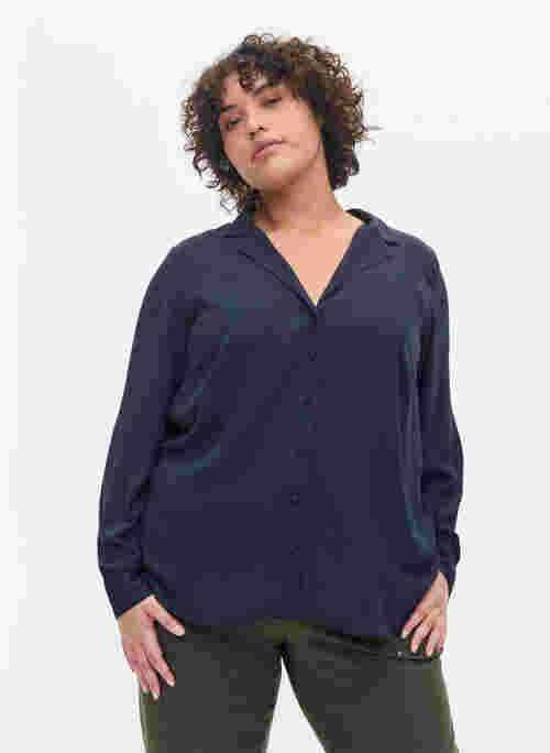 V-neck shirt with button fastening