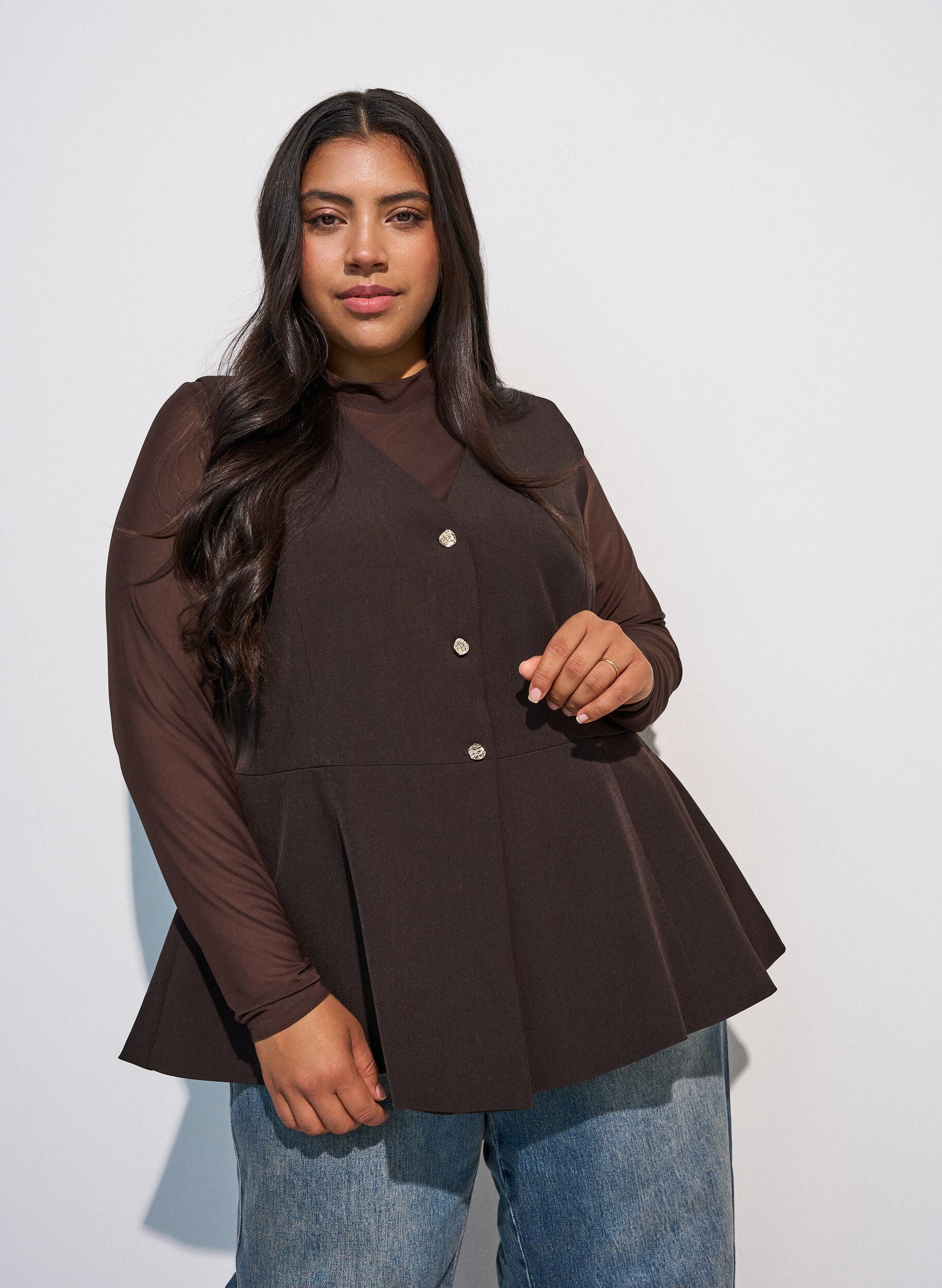 Fitted mesh blouse with long sleeves, Brown, Model