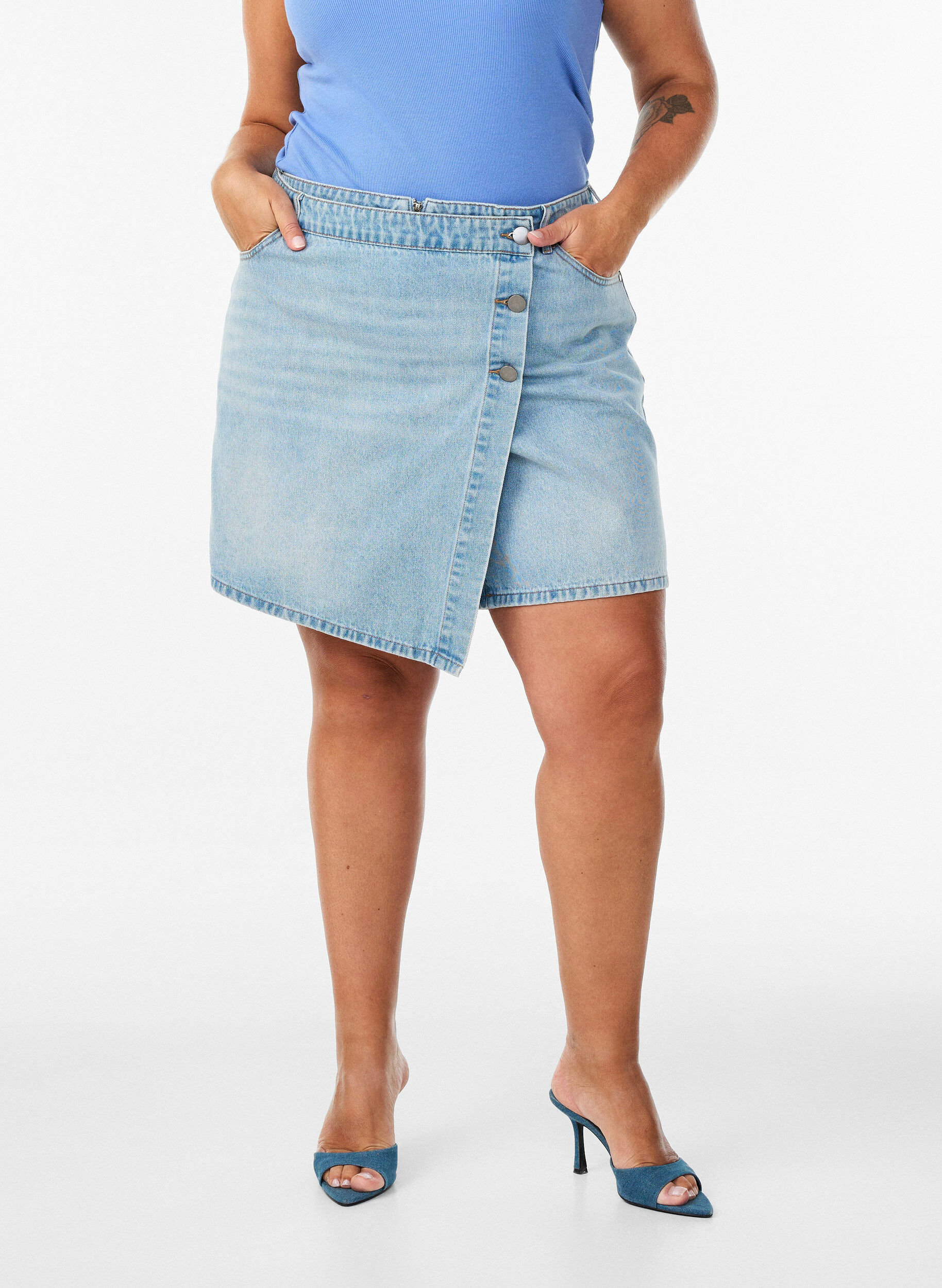 ZizzifashionDenim skorts with a wrap-over effect and high waist, Light Blue, Model image number 3