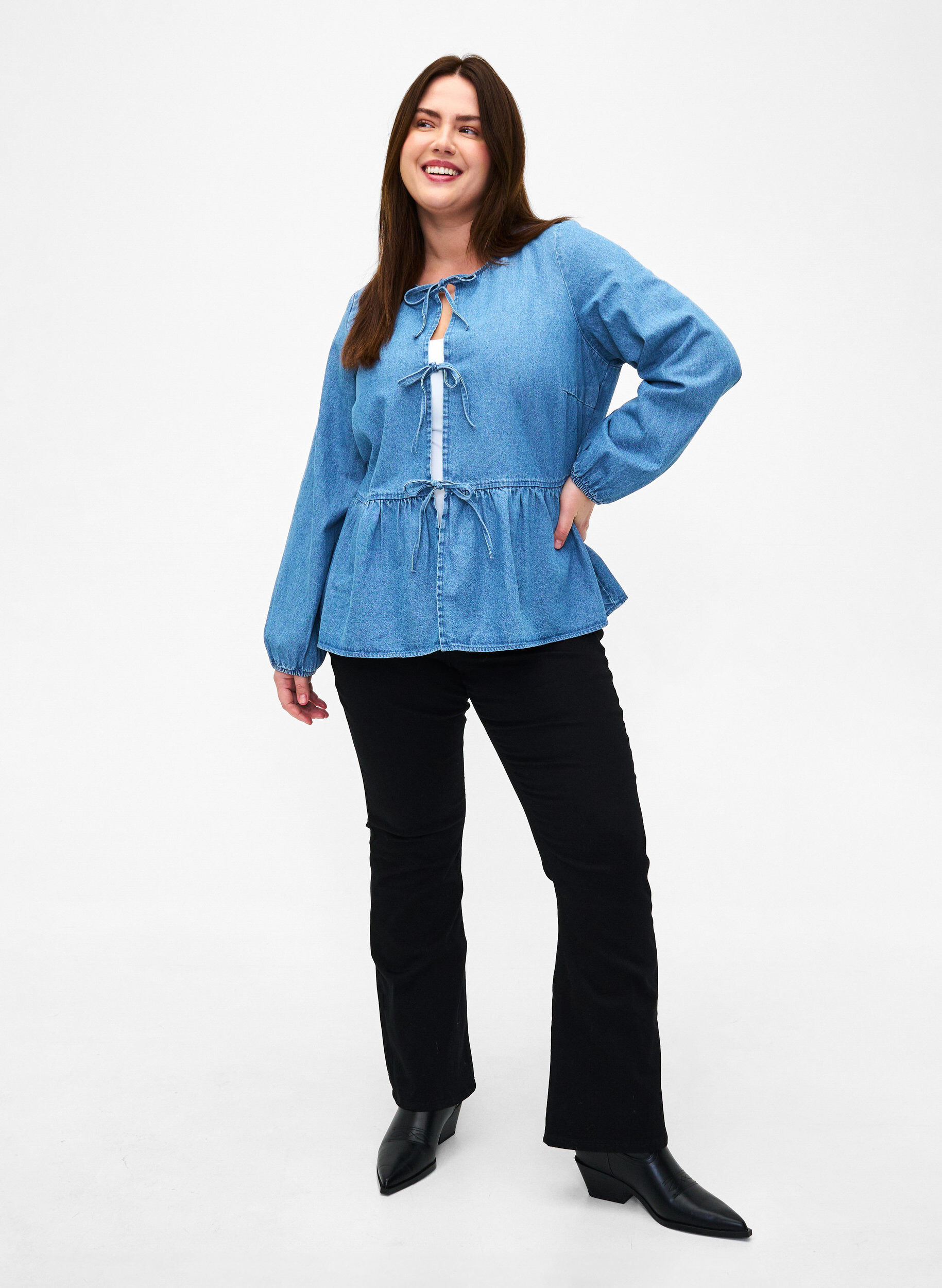 Zizzifashion Denim peplum blouse with tie fastening, Light Blue Denim, Model image number 2