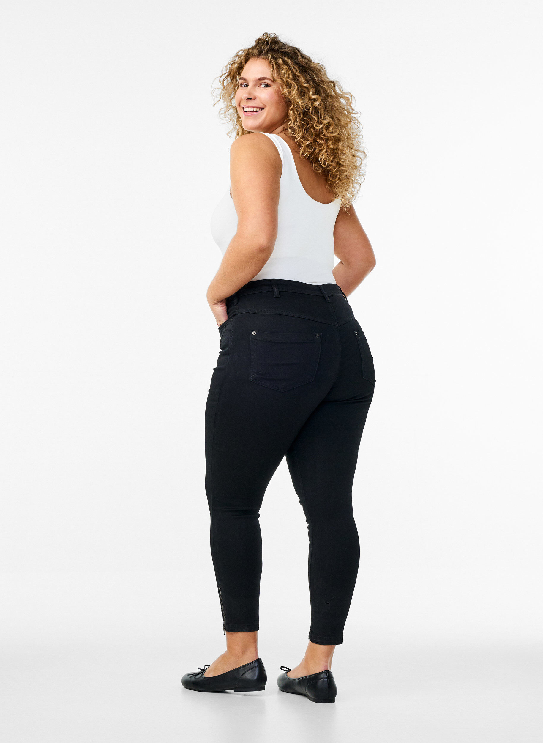 ZizzifashionCropped Amy jeans with a zip, Black, Model image number 1