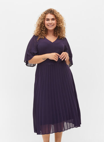 Short-sleeved pleated dress, Purple Velvet, Model image number 0