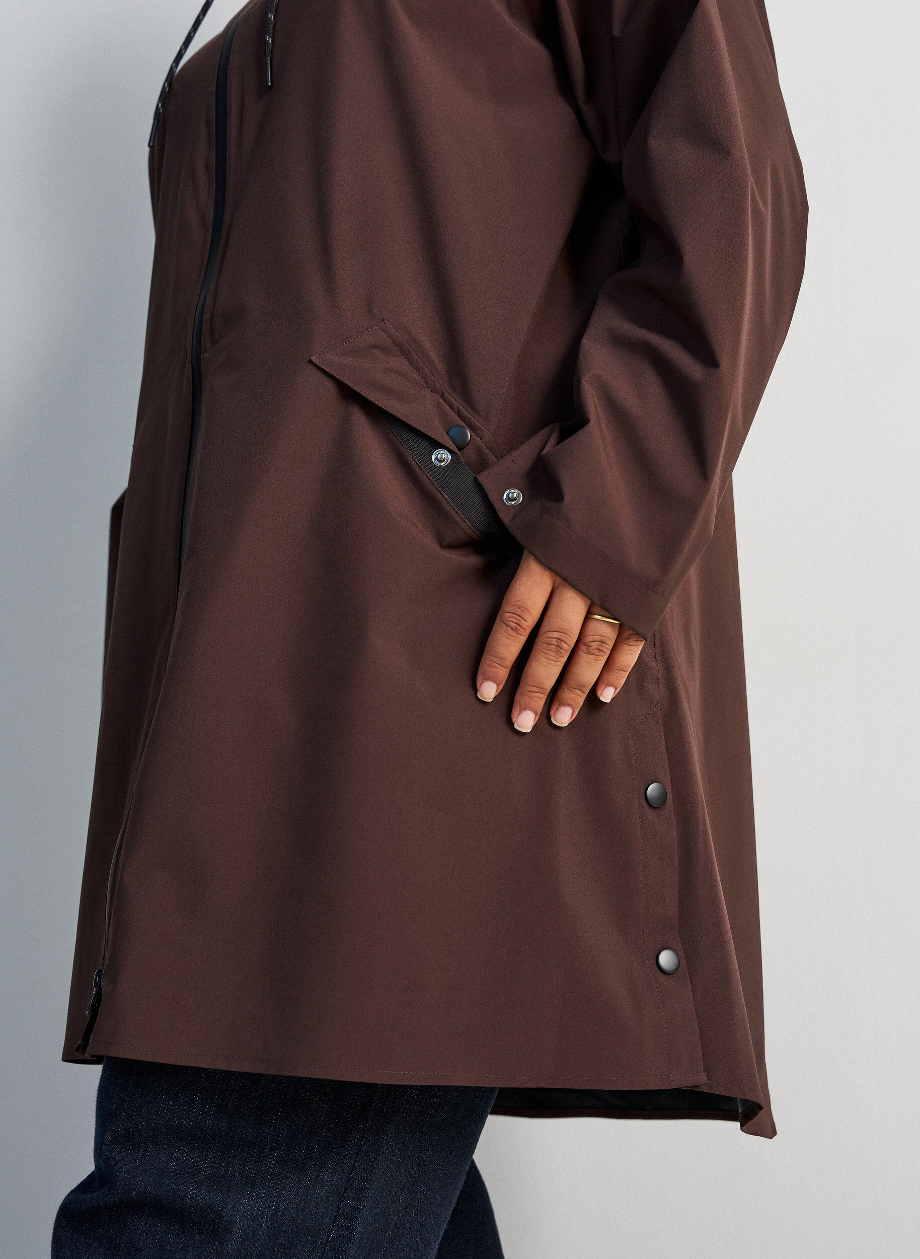 ZizzifashionRaincoat with pockets and hood, Brown, Model image number 3