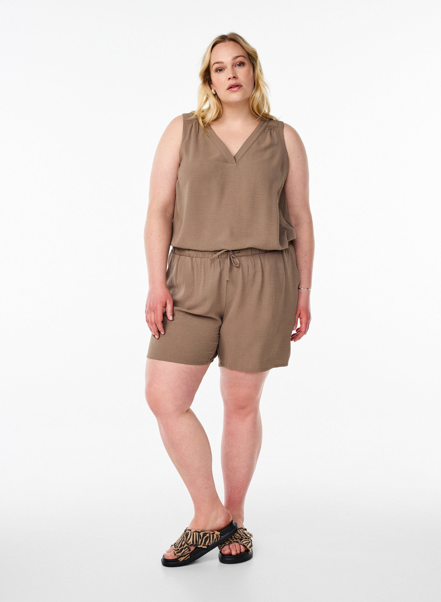 ZizzifashionShorts with pockets and elastic waistband, Brown, Model image number 1