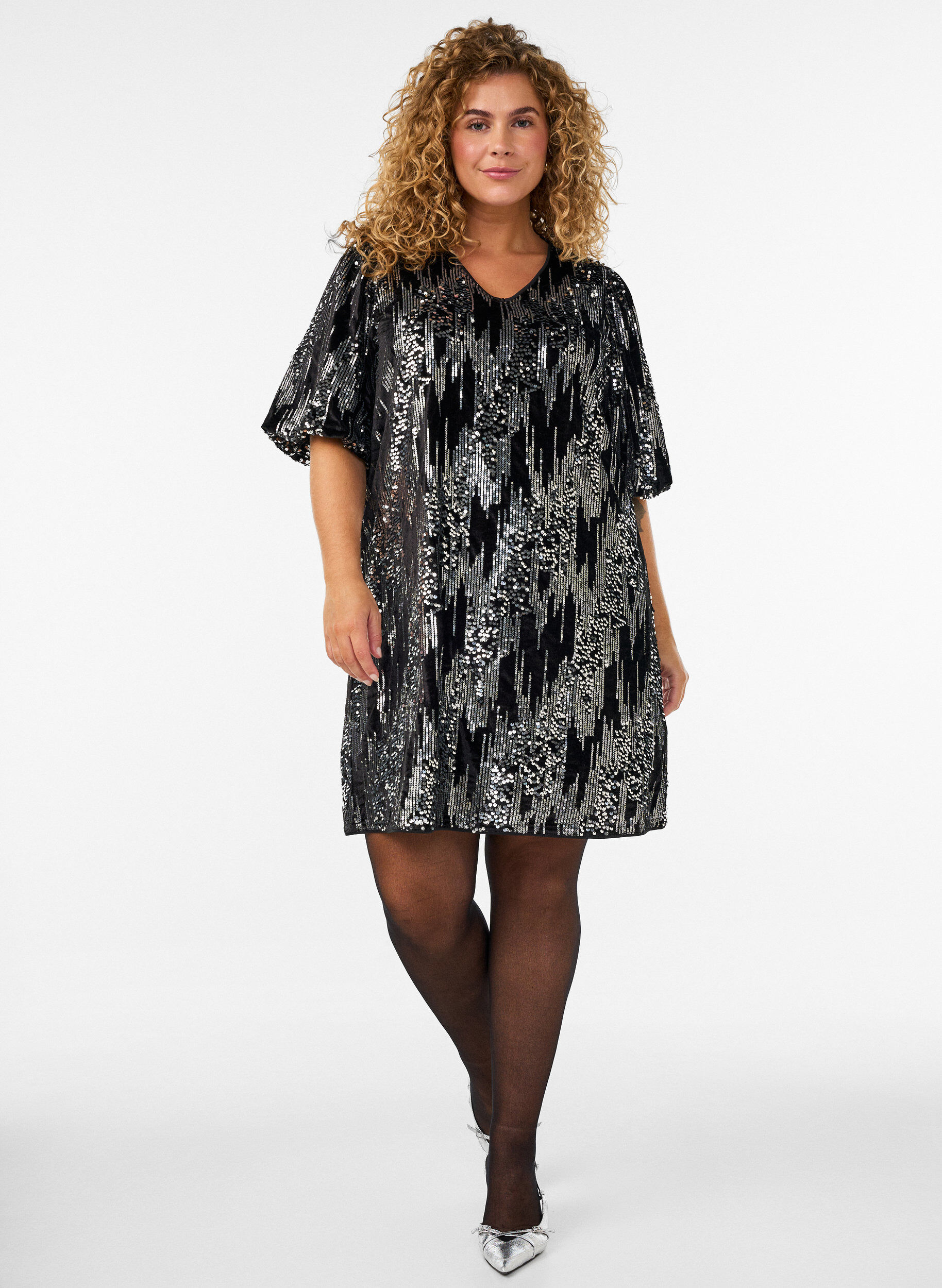 Short sequin dress with balloon sleeves, Black, Model