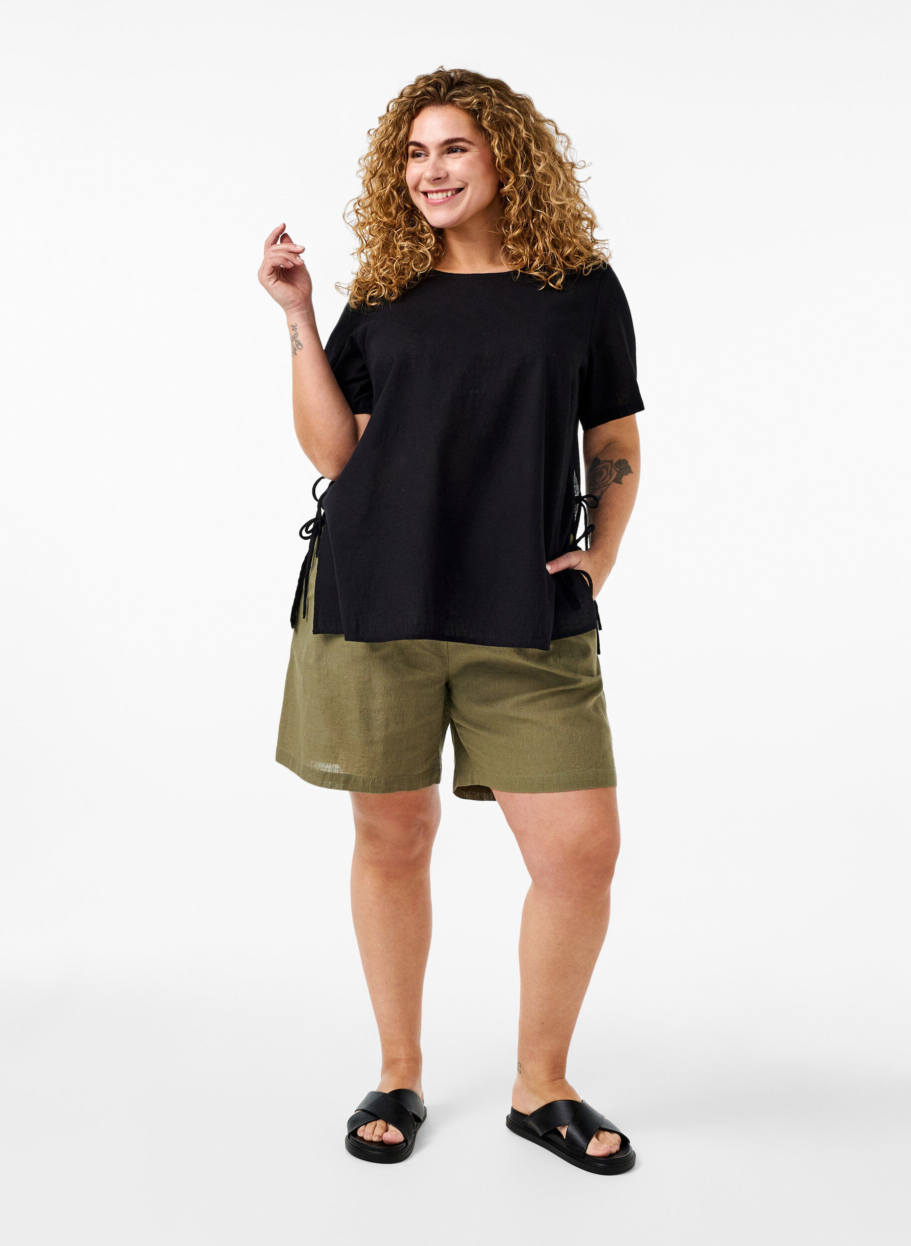 Zizzifashion Loose shorts in cotton blend with linen, Deep Lichen Green, Model image number 3