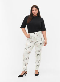 High waisted Amy jeans with floral print, White Flower AOP L78, Model