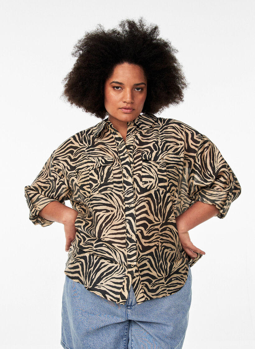Loose shirt with animal print and chest pockets, Black, Model image number 0