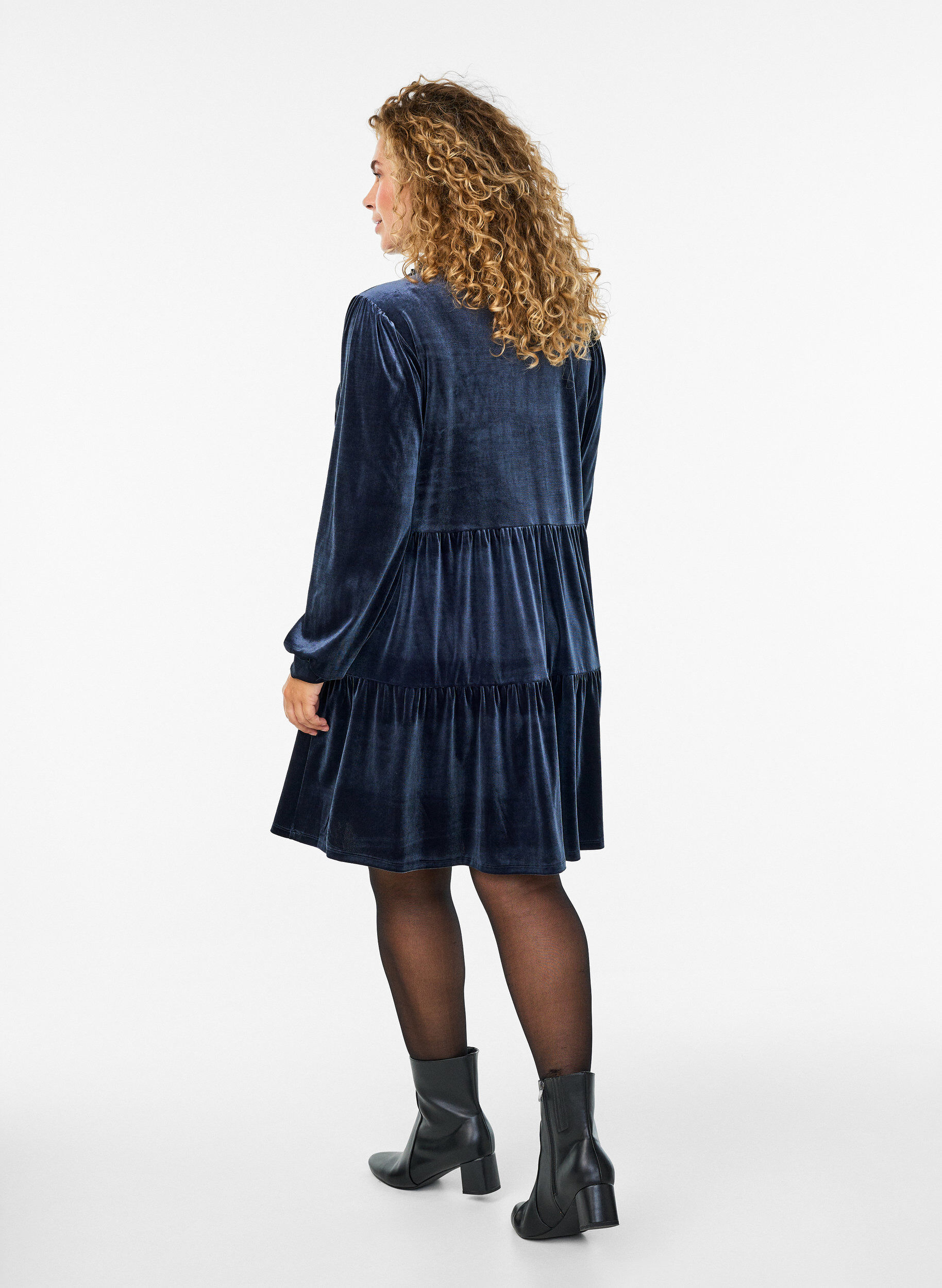 Zizzifashion Short velour dress with a ruffle collar and long sleeves, Blue, Model image number 2