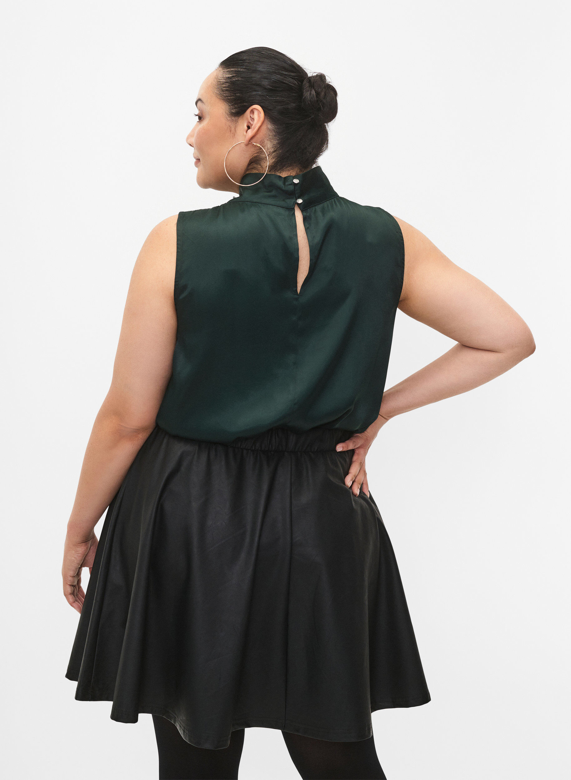 Zizzifashion Sleeveless top in viscose with detail, Scarab, Model image number 1